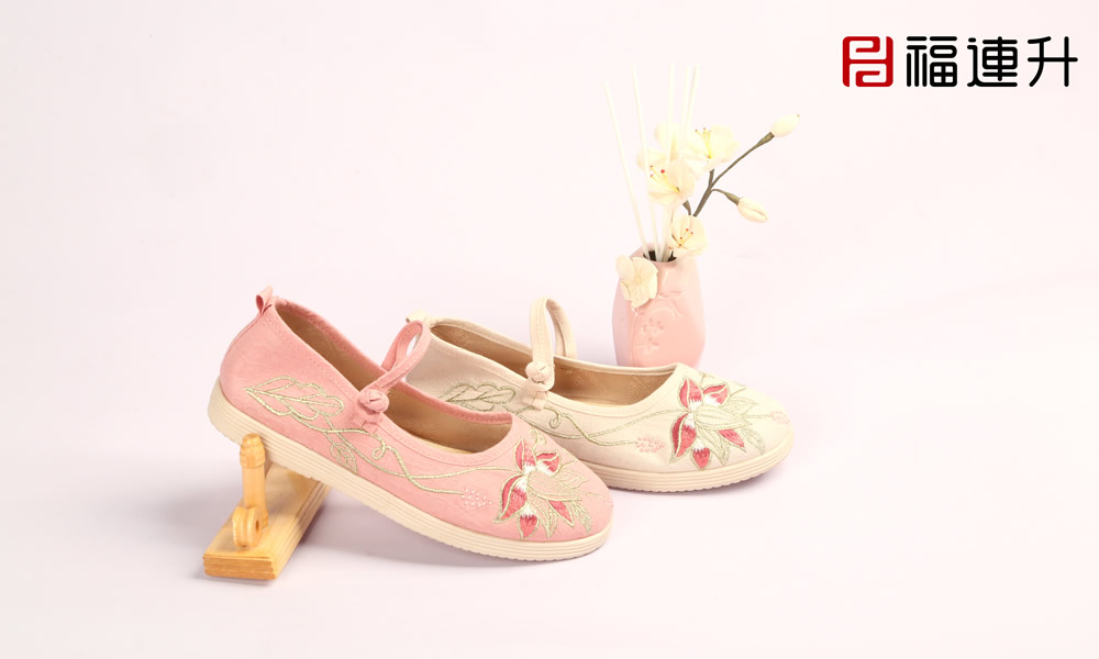 福连升中国风汉服绣花女鞋 春秋老北京布鞋平底古风单鞋图片