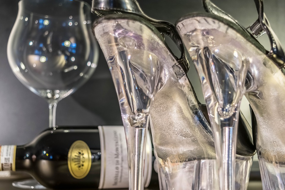 水晶鞋-水晶鞋什么样啊(图1) 水晶鞋-水晶鞋什么样啊(图1)