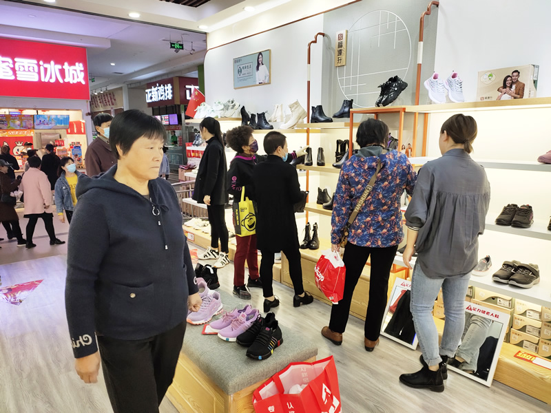 鞋子品牌加盟-现在鞋子品牌特别多，选择哪个加盟更具有吸引力呢？