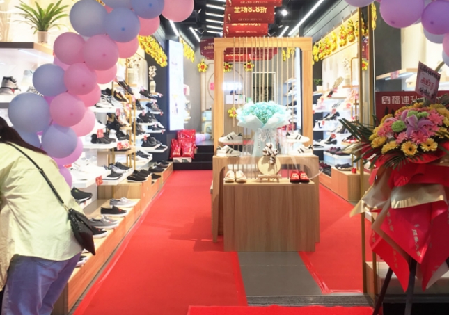 贺：福连升老北京布鞋云南昭通威信县后街店正式开业！