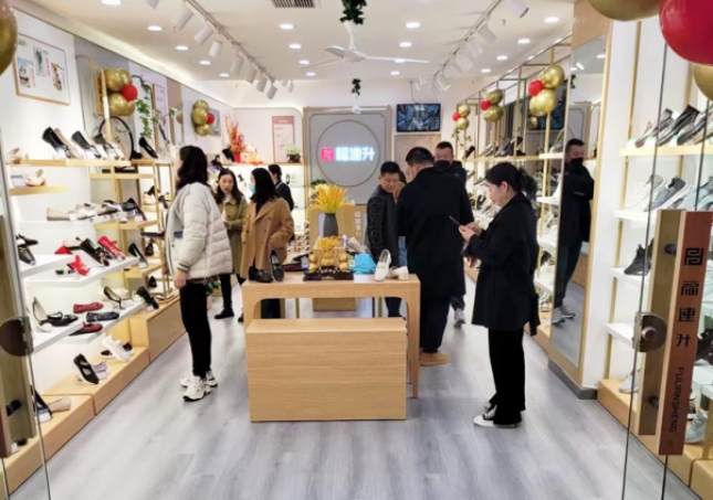 开老北京布鞋店年收入？