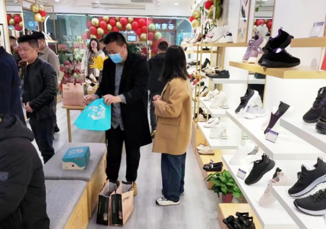 实体鞋店的鞋子利润多大才赚钱？