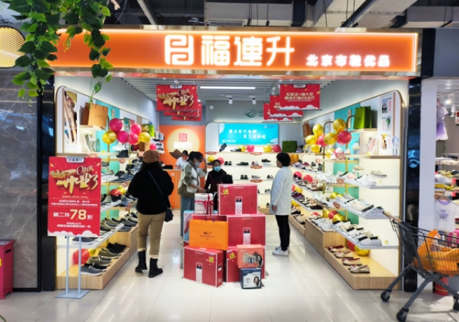 开实体鞋店：品牌店和批发散货店哪个好？