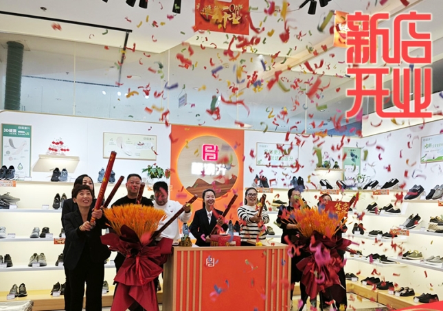 贺：福连升休闲鞋品牌河北唐山新店开业！
