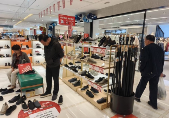 贺：福连升休闲鞋河南洛阳洛龙区专卖店正式开业！