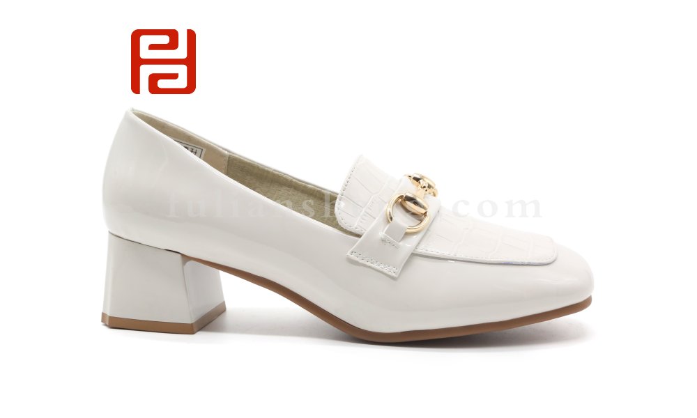 春季新款漆皮亮面粗跟舒适乐福鞋中跟时尚女单鞋